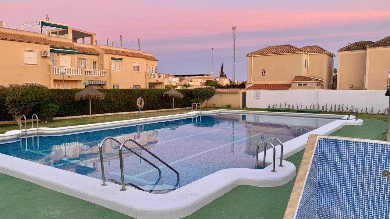 Holiday House Torrevieja Eksteriør billede