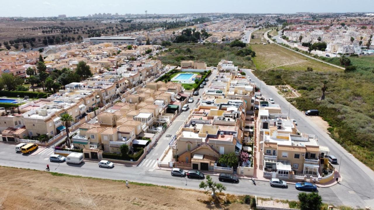 Holiday House Torrevieja Eksteriør billede