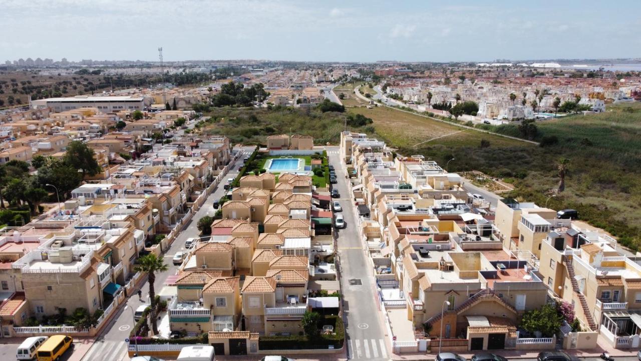 Holiday House Torrevieja Eksteriør billede